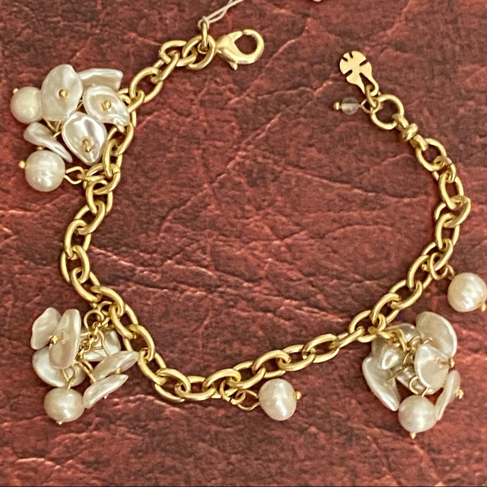 ⭐️HOST PICK⭐️ NWT Lucky Brand Pearl Charm Cluster Bracelet - Picture 7 of 11